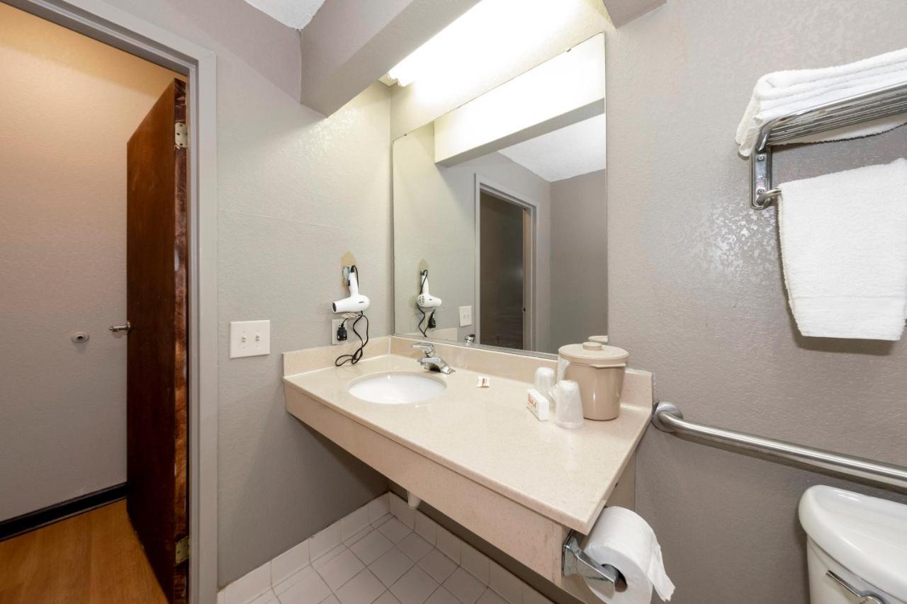 Red Roof Inn Atlanta Southeast Стокбридж Екстериор снимка
