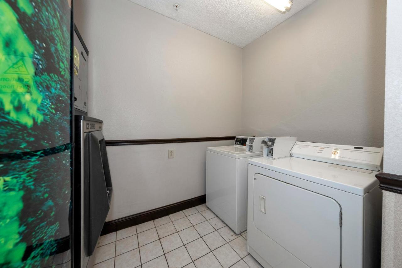 Red Roof Inn Atlanta Southeast Стокбридж Екстериор снимка